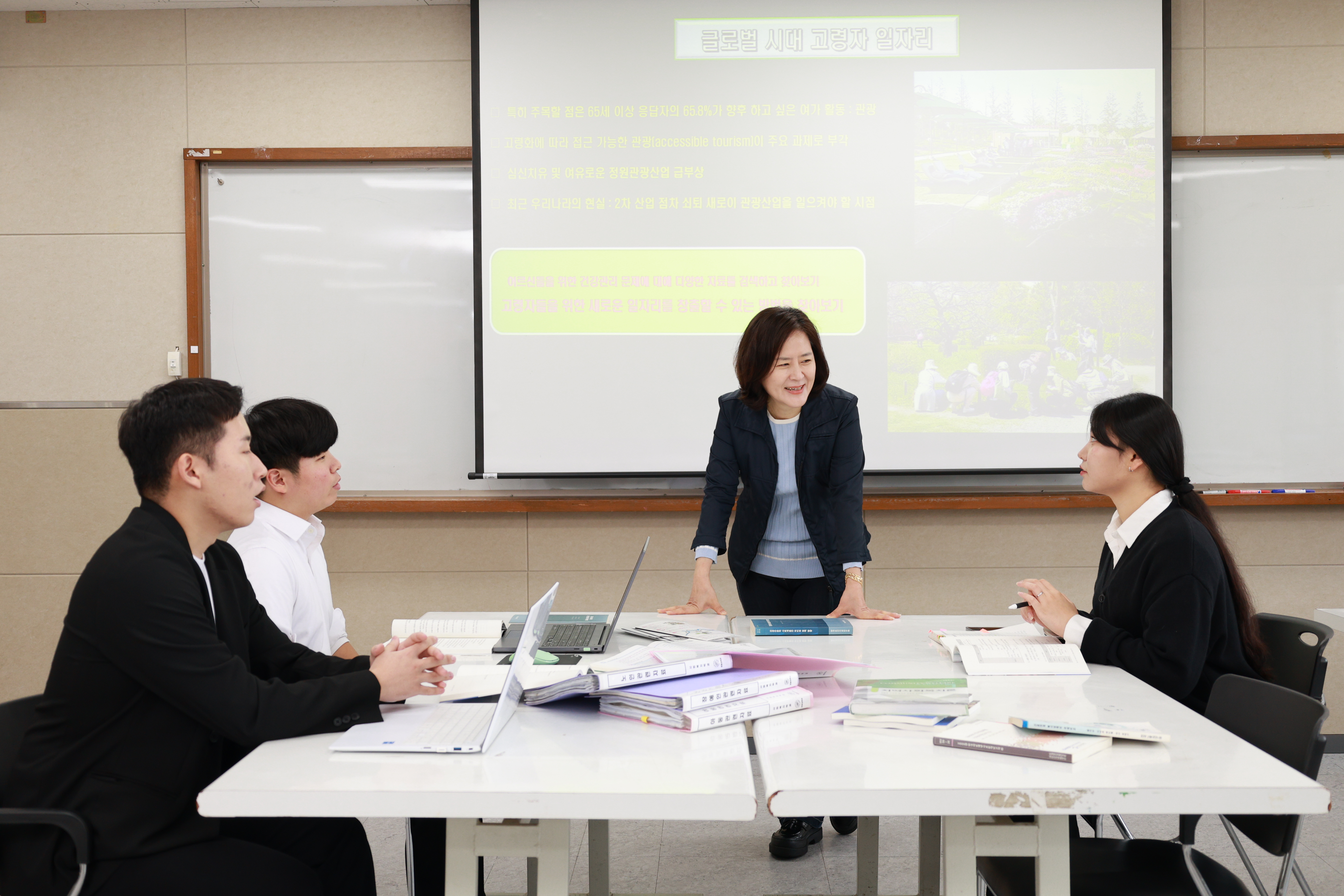 사회복지학부는 사람과 세상을 이어주는 따뜻한 힘이 됩니다.