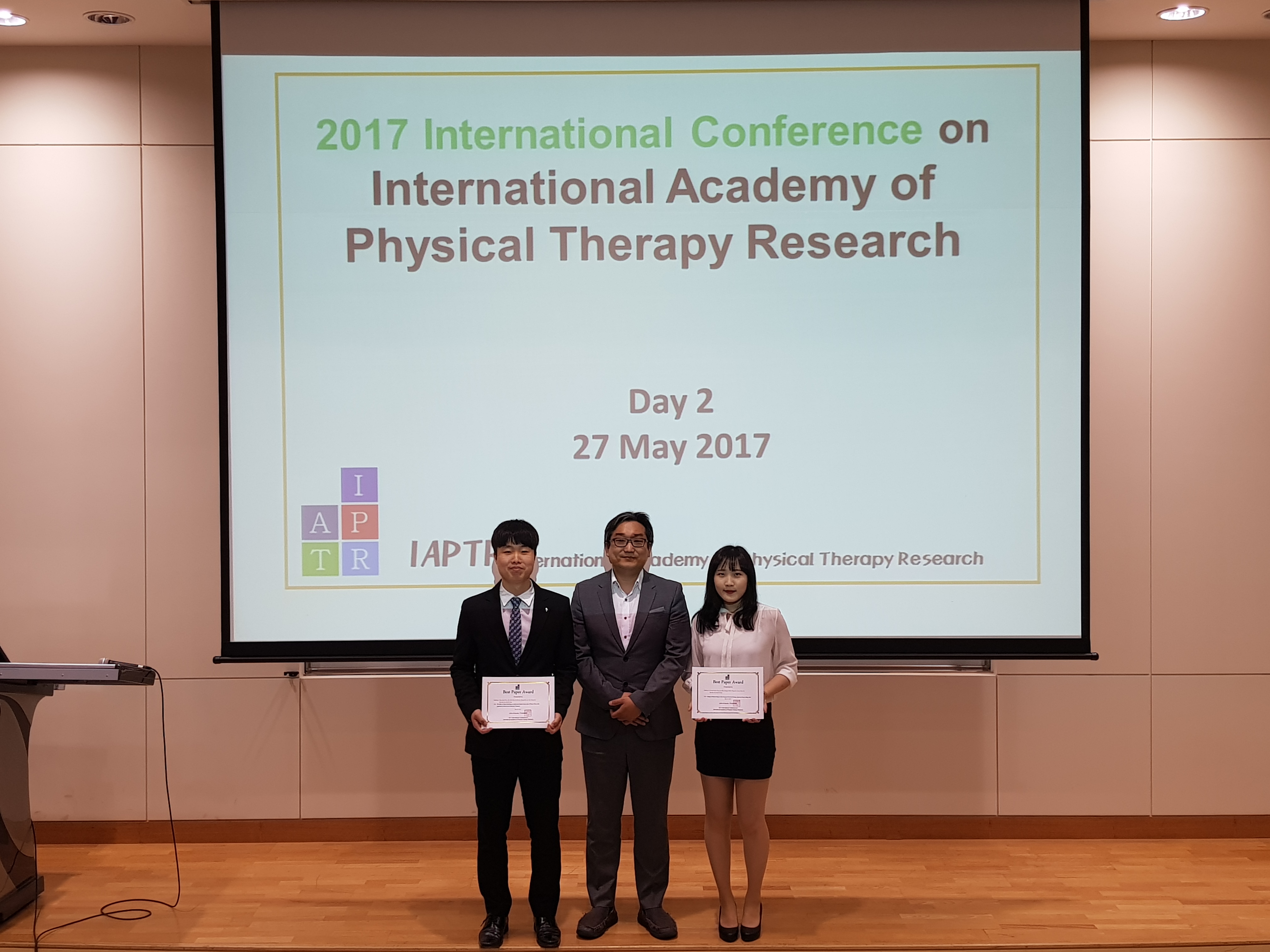 물리치료학과 학생, 교수 공동연구팀 '2017 국제물리치료연구학회 학술대회’ 학술상 수상